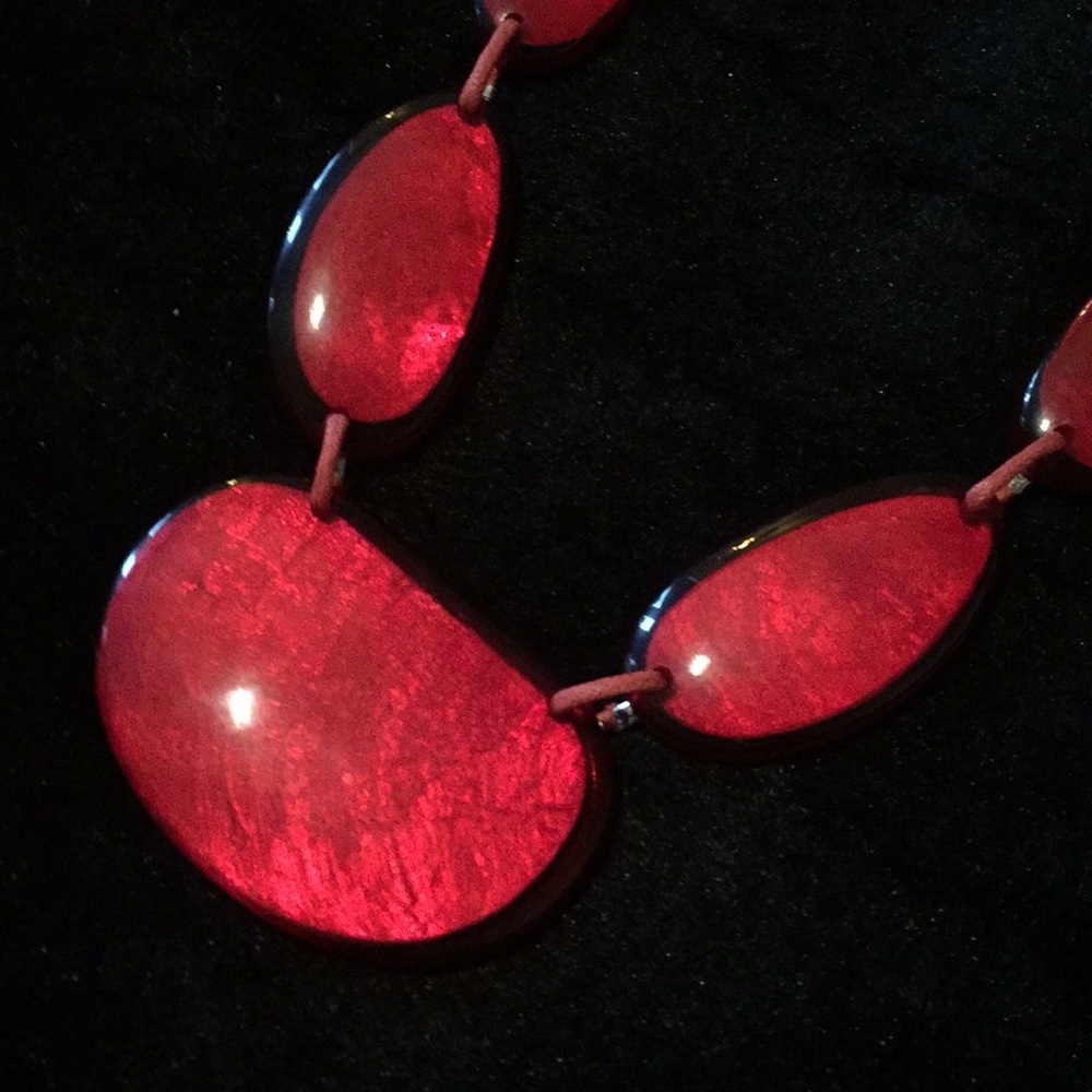 Red stone statement necklace - Picture 2 of 3